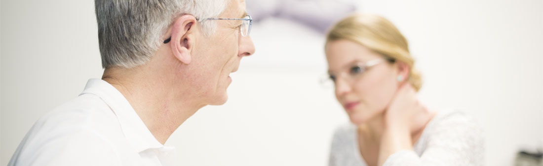 Patient mit Nackenschmerzen